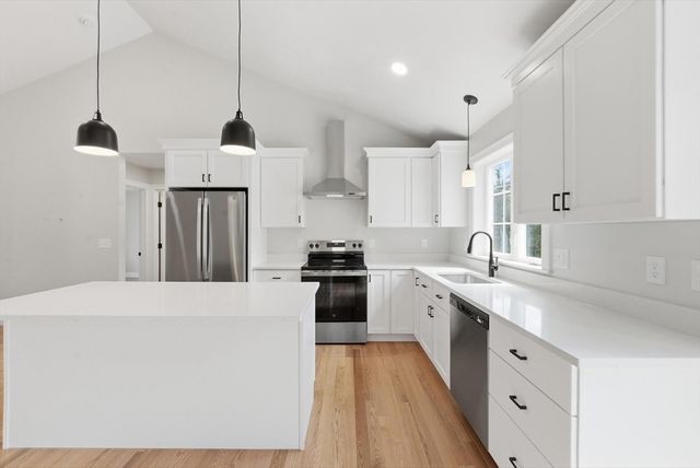 10 Foster Rd, West Brookfield, MA 01585