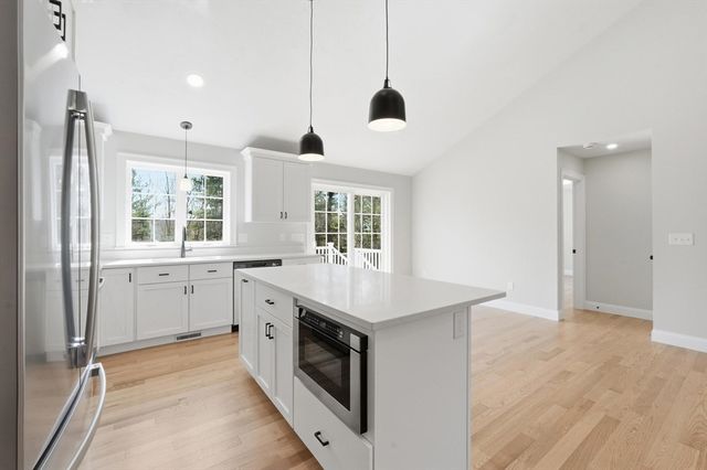 10 Foster Rd, West Brookfield, MA 01585