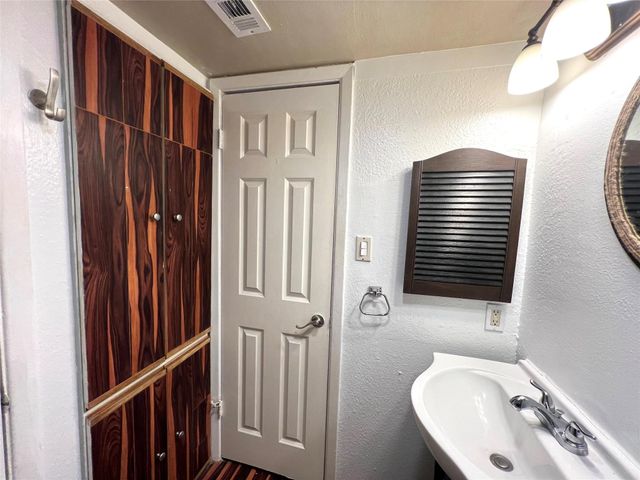 2500 Burleson RD 622, Austin, TX 78741