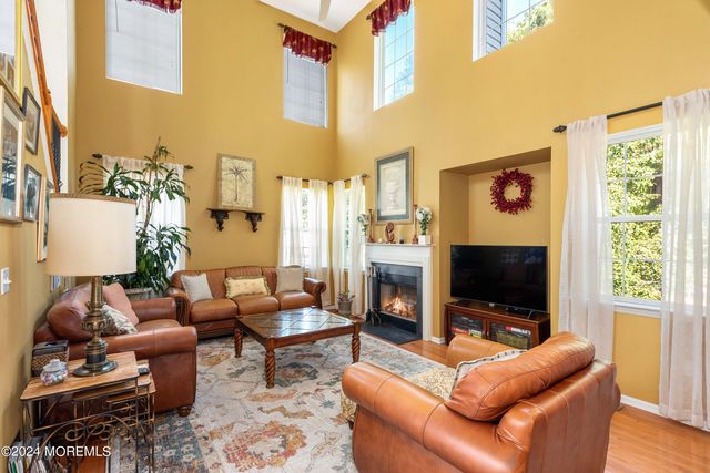 4 Scottsdale Court, Jackson, NJ 08527