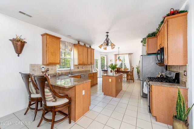 4 Scottsdale Court, Jackson, NJ 08527