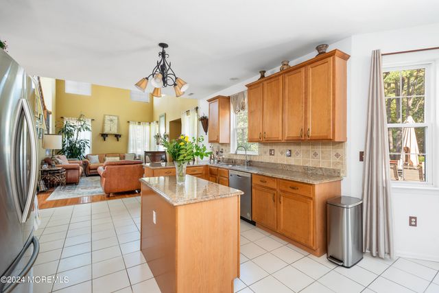 4 Scottsdale Court, Jackson, NJ 08527