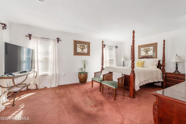 4 Scottsdale Court, Jackson, NJ 08527