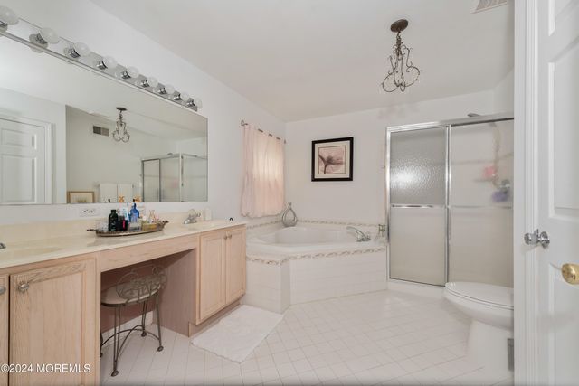 4 Scottsdale Court, Jackson, NJ 08527