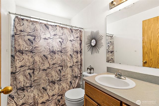 916 40th Avenue SW, Puyallup, WA 98373