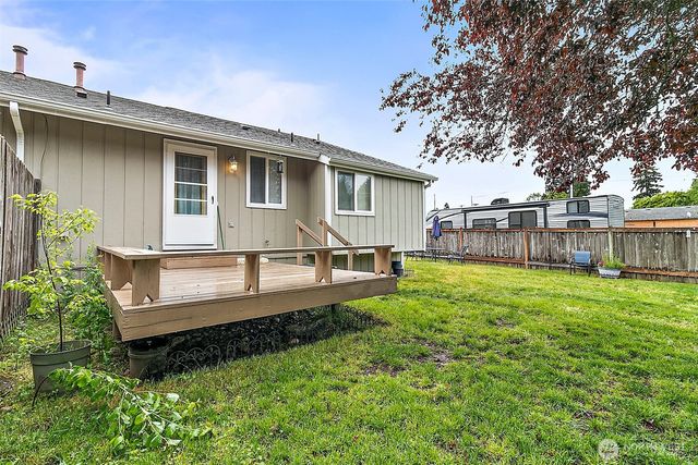 916 40th Avenue SW, Puyallup, WA 98373
