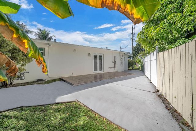 3308 E El Vedado Court, West Palm Beach, FL 33405