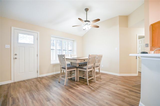 203 Colony Creek Drive, Dickinson, TX 77539