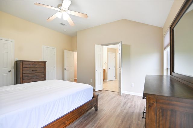 203 Colony Creek Drive, Dickinson, TX 77539