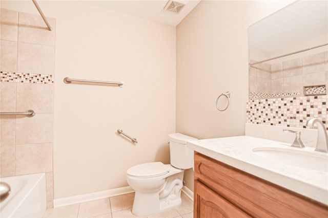 203 Colony Creek Drive, Dickinson, TX 77539