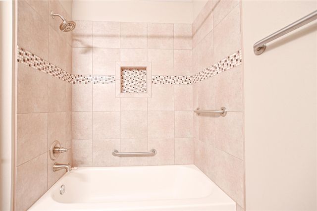 203 Colony Creek Drive, Dickinson, TX 77539