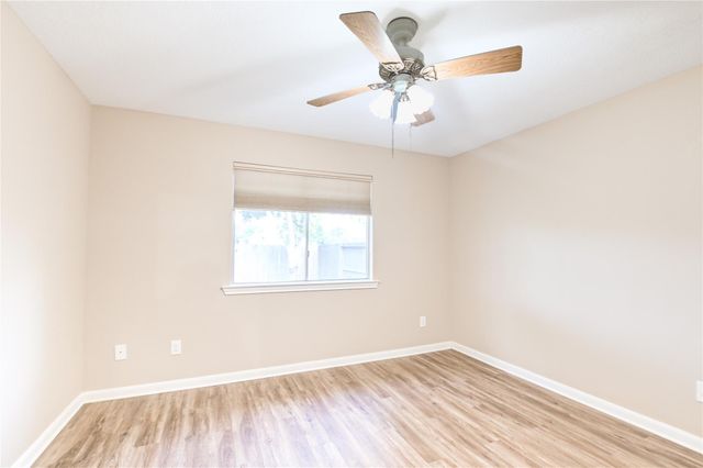 203 Colony Creek Drive, Dickinson, TX 77539