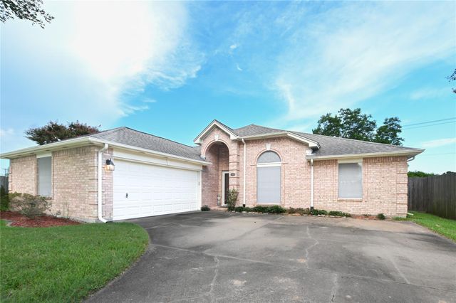 203 Colony Creek Drive, Dickinson, TX 77539