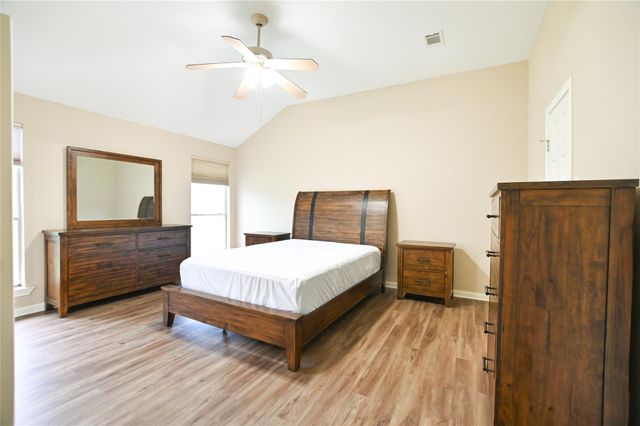 203 Colony Creek Drive, Dickinson, TX 77539