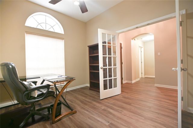 203 Colony Creek Drive, Dickinson, TX 77539