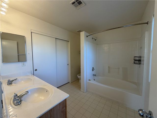 10381 Coyote Cub Avenue, Las Vegas, NV 89129