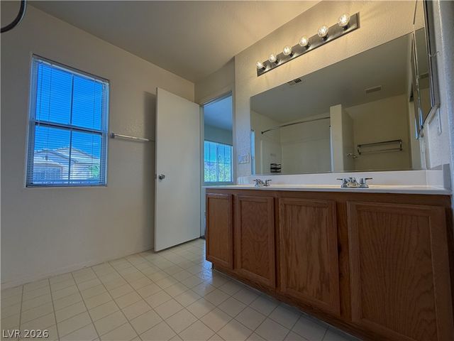 10381 Coyote Cub Avenue, Las Vegas, NV 89129