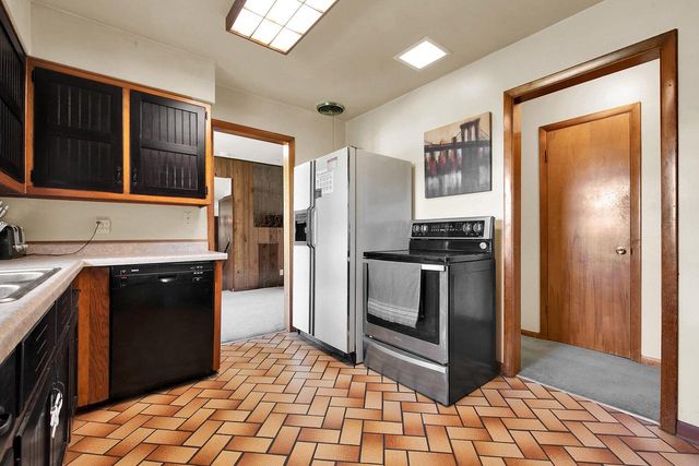 S92W22440 Henneberry AVENUE, Big Bend, WI 53103
