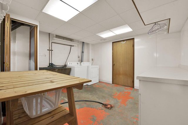 S92W22440 Henneberry AVENUE, Big Bend, WI 53103