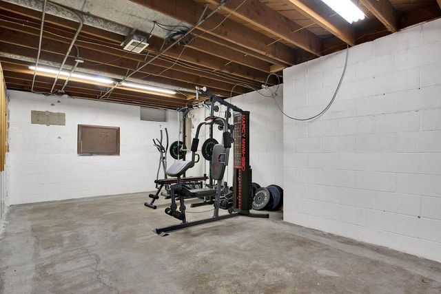 S92W22440 Henneberry AVENUE, Big Bend, WI 53103