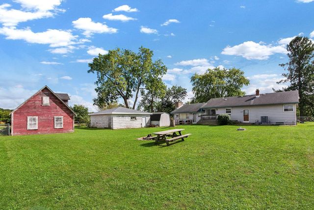 S92W22440 Henneberry AVENUE, Big Bend, WI 53103