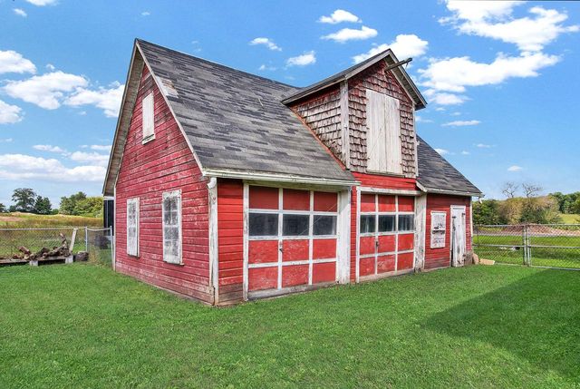 S92W22440 Henneberry AVENUE, Big Bend, WI 53103
