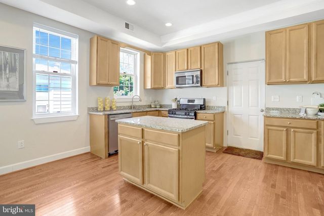 6 E REED AVE, Alexandria, VA 22305