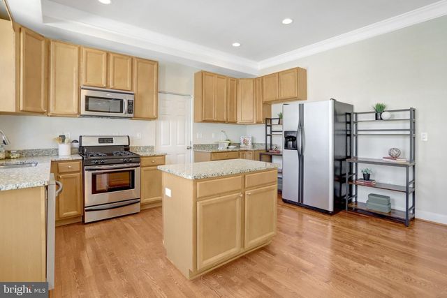6 E REED AVE, Alexandria, VA 22305