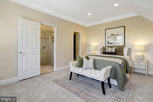6 E REED AVE, Alexandria, VA 22305