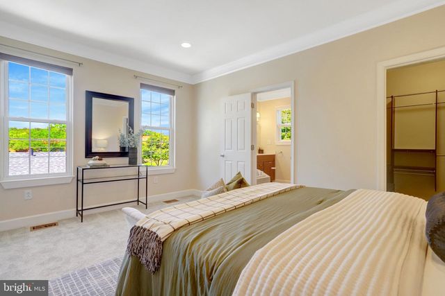 6 E REED AVE, Alexandria, VA 22305