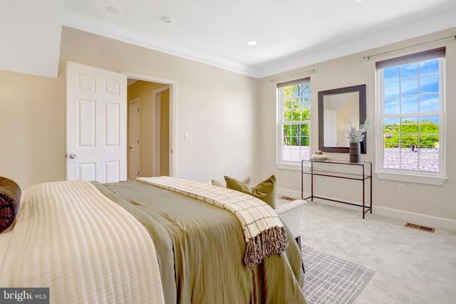 6 E REED AVE, Alexandria, VA 22305