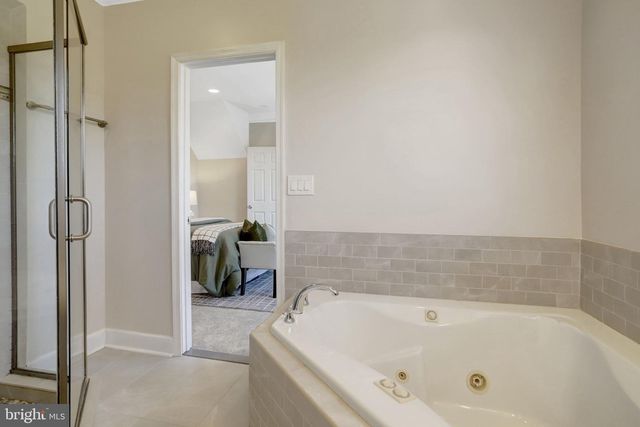 6 E REED AVE, Alexandria, VA 22305