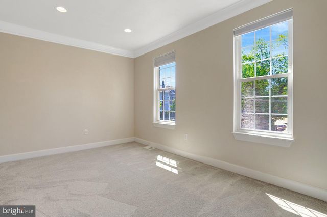 6 E REED AVE, Alexandria, VA 22305