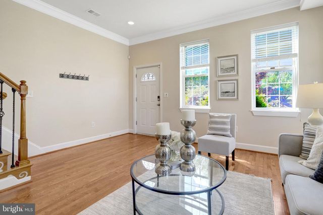 6 E REED AVE, Alexandria, VA 22305