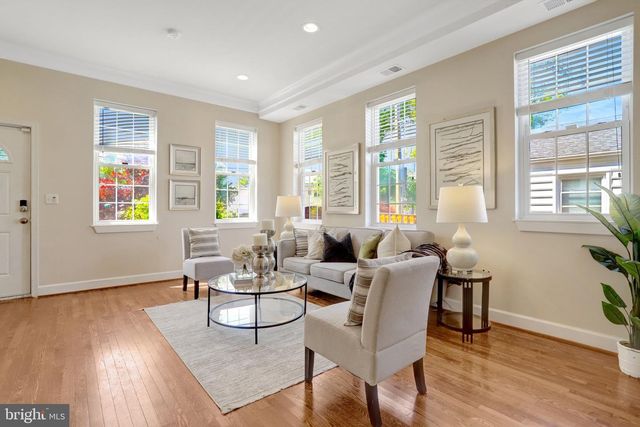 6 E REED AVE, Alexandria, VA 22305