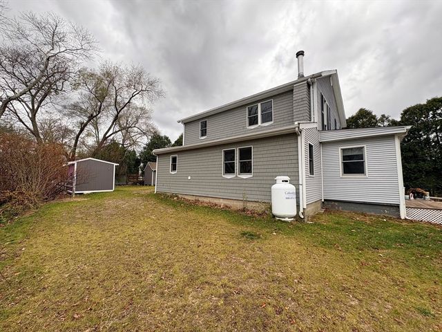 951 Dickinson St, Fall River, MA 02721