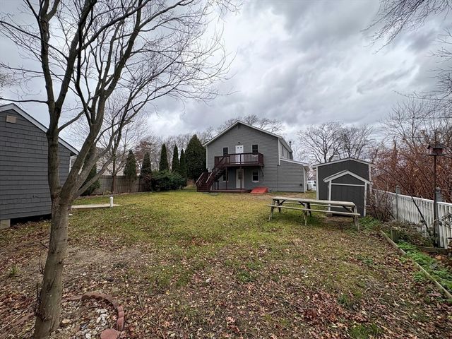 951 Dickinson St, Fall River, MA 02721