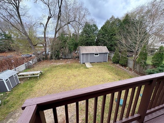 951 Dickinson St, Fall River, MA 02721