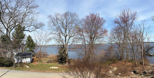 951 Dickinson St, Fall River, MA 02721