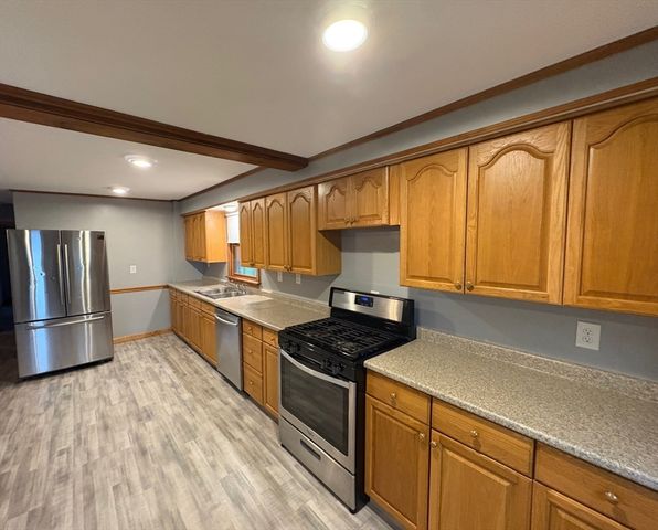 951 Dickinson St, Fall River, MA 02721