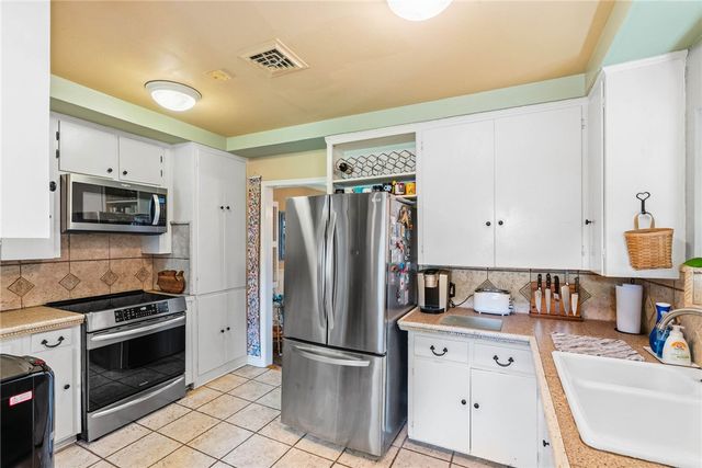 333 Camellia Dr, Corpus Christi, TX 78404