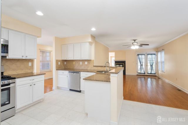 32 Inverness Court, Monroe, NJ 08831