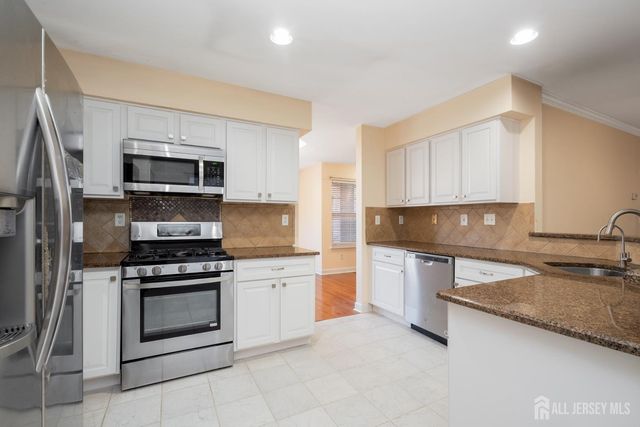 32 Inverness Court, Monroe, NJ 08831