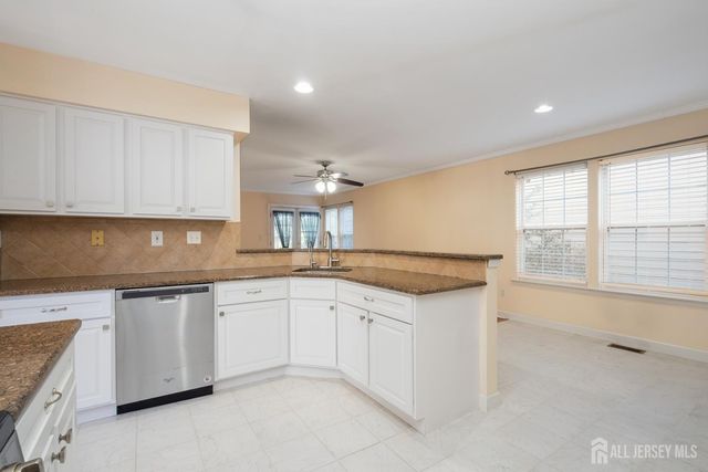 32 Inverness Court, Monroe, NJ 08831