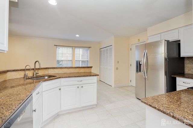 32 Inverness Court, Monroe, NJ 08831