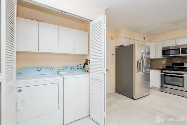 32 Inverness Court, Monroe, NJ 08831