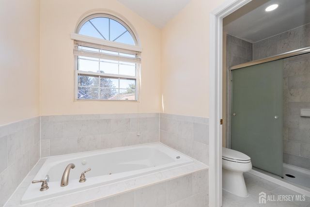 32 Inverness Court, Monroe, NJ 08831