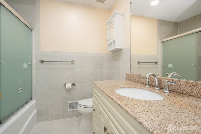 32 Inverness Court, Monroe, NJ 08831