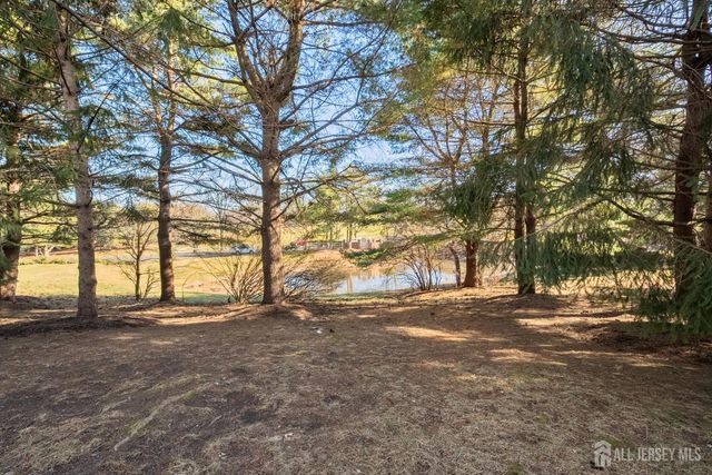 32 Inverness Court, Monroe, NJ 08831