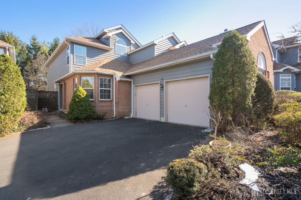 32 Inverness Court, Monroe, NJ 08831